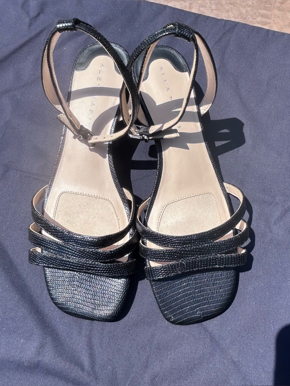 Alex Marie EUC Women’s Size 11 Black Leather Strappy Sandals Kitten Heel Texture